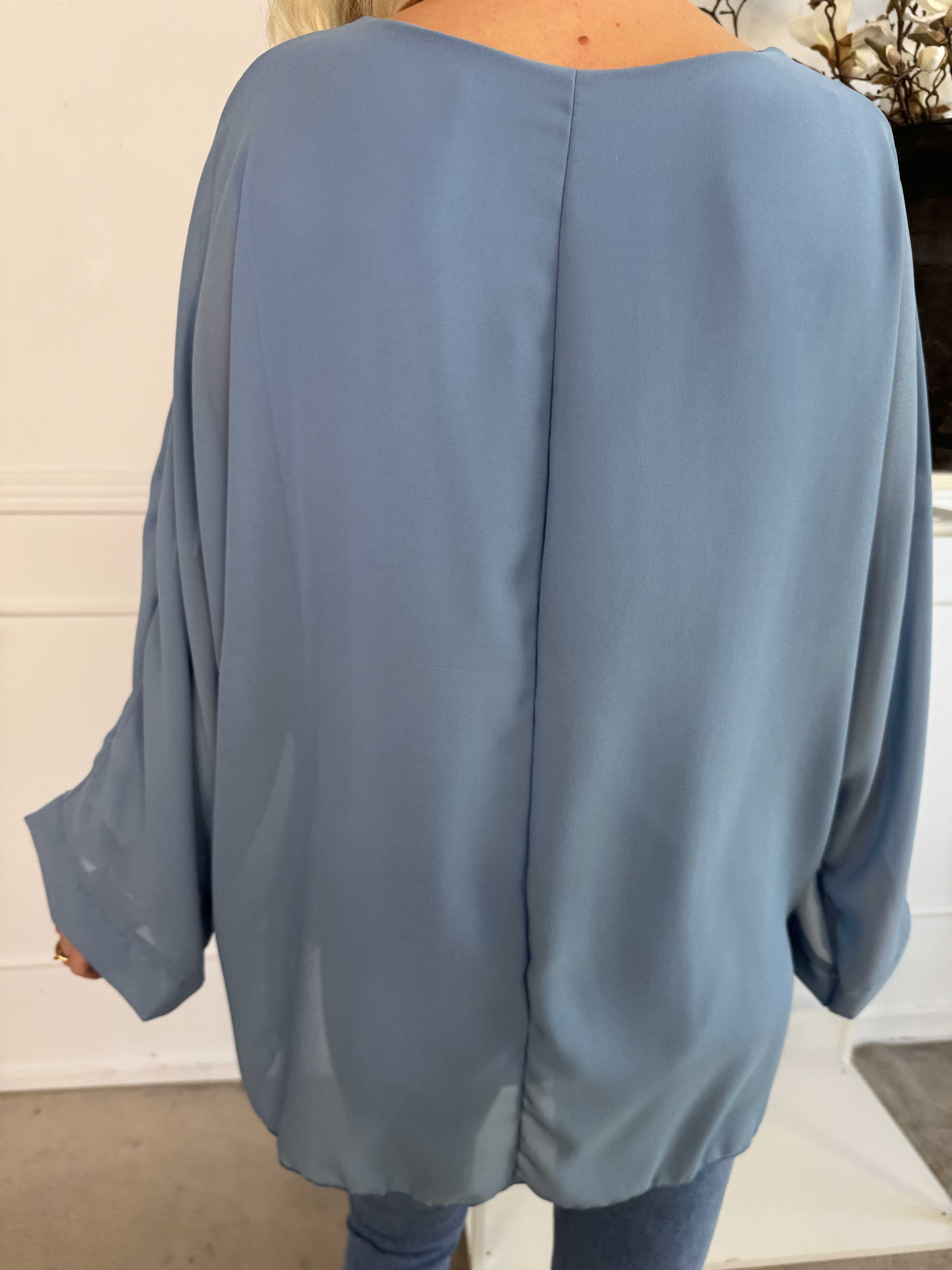 Flores - Tunika med chiffonglager och halvgenomskinliga ärmar